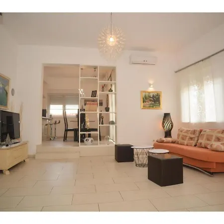 Bluemare Apartment *