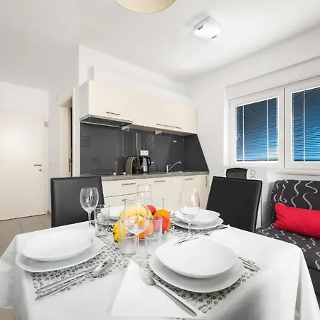 Bluemare Apartment *
