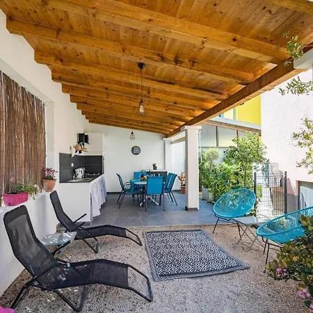 Bluemare Apartment